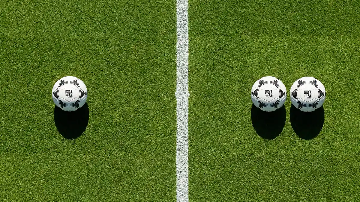 Handicap wedden op het WK 2026 met twee voetballers op het veld en een weegschaal als symbool
